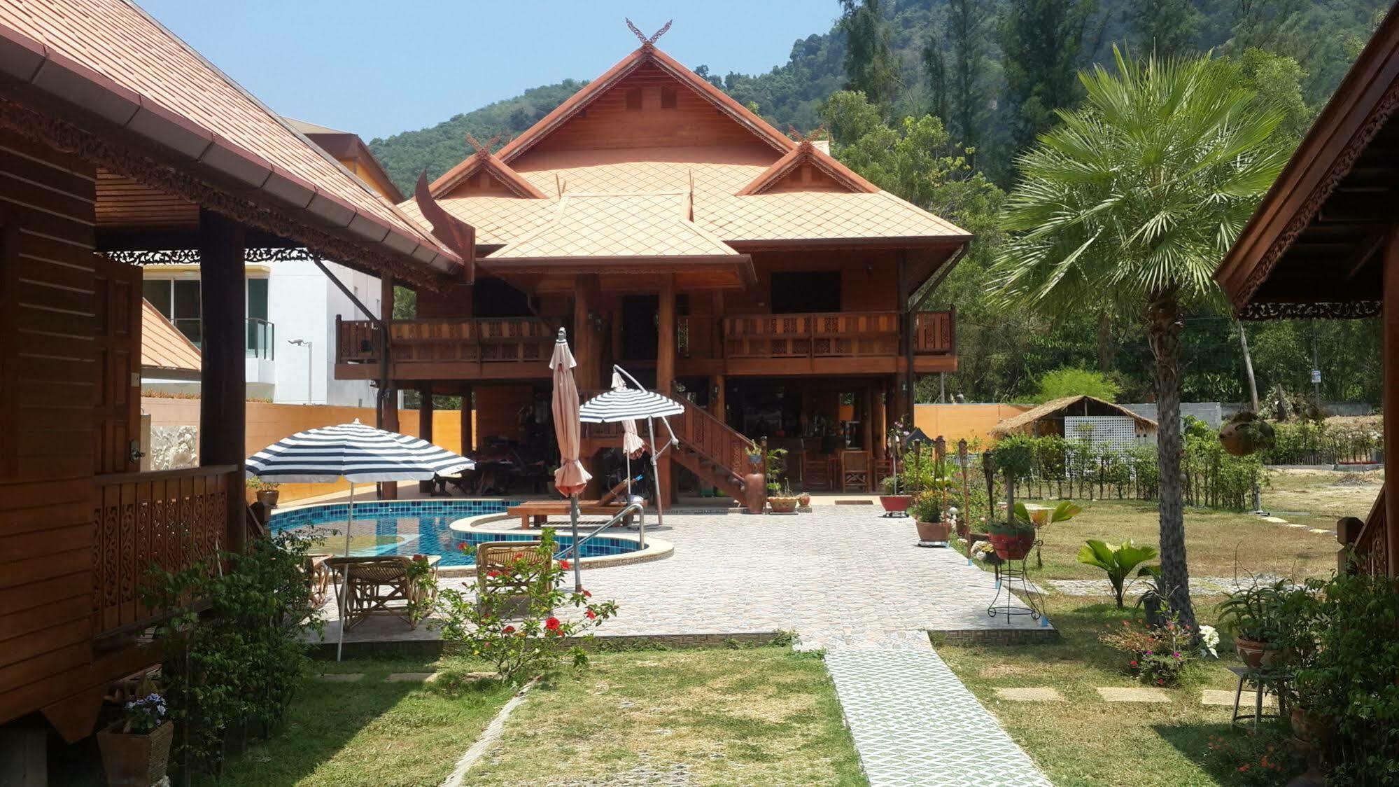 Golden Teak Resort Baan Sapparot Kamala Plajı Dış mekan fotoğraf